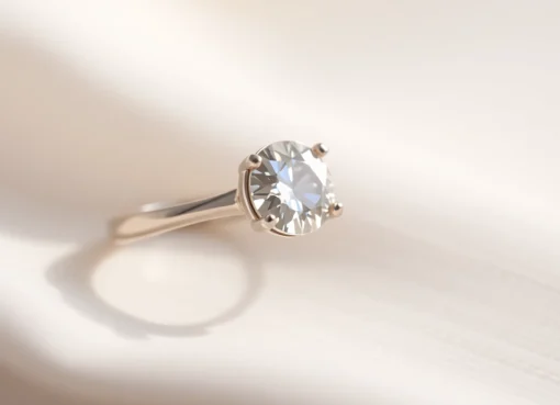 Beautiful suzadetuviu ziedai Vilniuje featuring a sparkling gemstone and intricate design